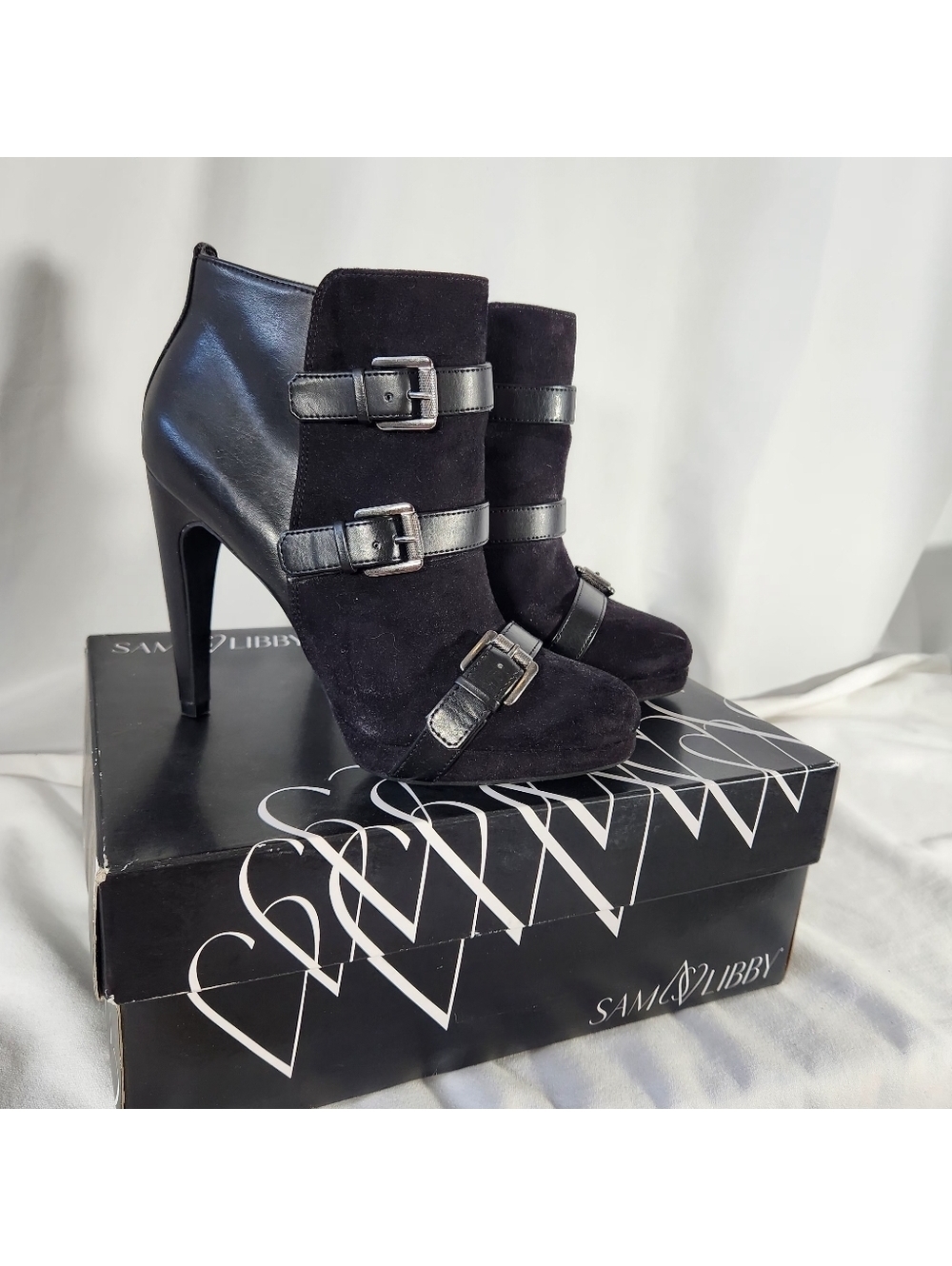 Sam & Libby Womens 7.5M Kaye Buckle High Heel Ankle boots black Leather